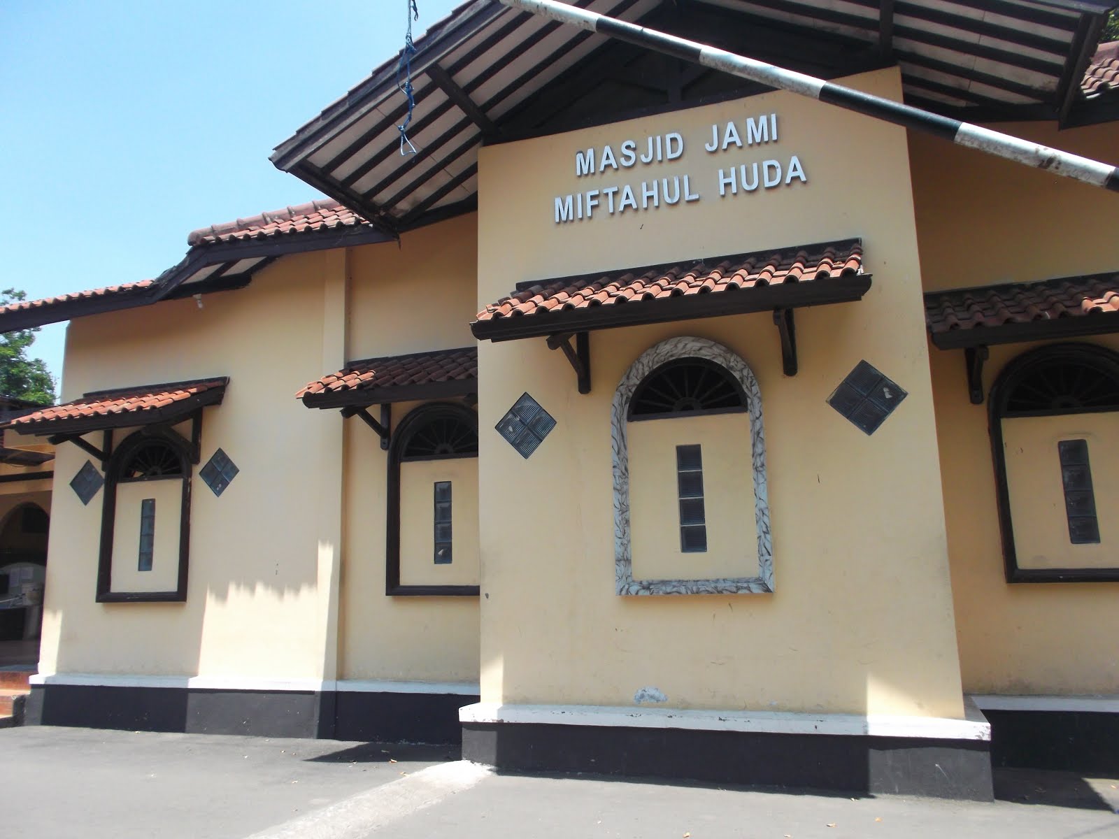 Masjid Miftahul Huda: Pusat Kehidupan Beragama di Cilacap